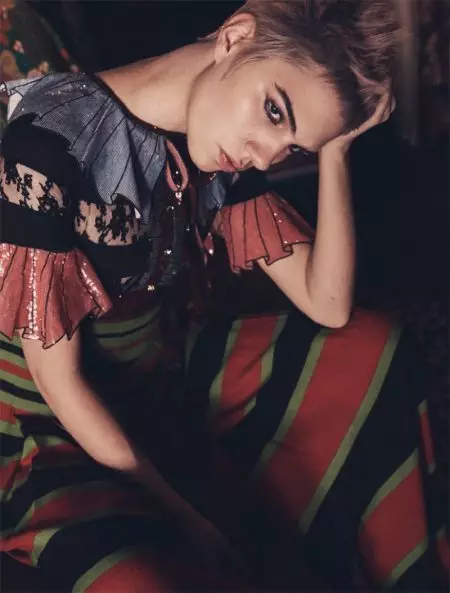 Julia Cumming Rocks ispisuje naslovnicu za Harper's Bazaar Kazahstan