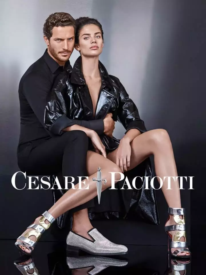 Sara Sampaio Mamerake Kaki ing Iklan Musim Gugur 2015 Cesare Paciotti