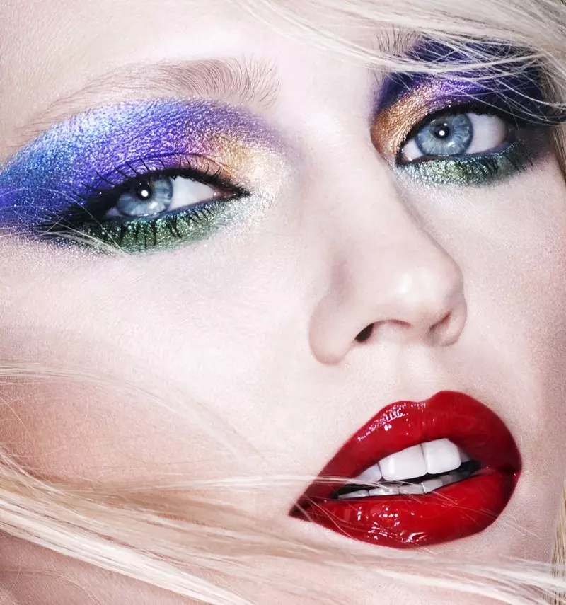 La modella Sasha Pivovarova ottiene il suo primo piano nella campagna di trucco Mert & Marcus x Lancome