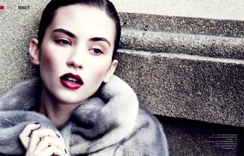 Karolina Cwiek oleh Tim Zaragoza untuk ROUGE Winter 2011