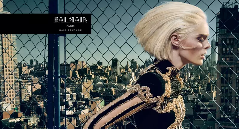 Balmain Hair Couture Campaign အတွက် Coco Rocha သည် ပလက်တီနမ်ဆံပင်ရွှေရောင်ကို ၀တ်ဆင်ထားသည်။