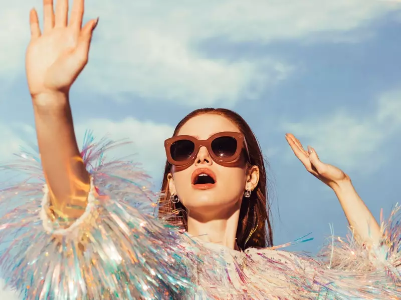 Gwiazda Riverdale Madelaine Petsch modele Prive Reveaux okulary przeciwsłoneczne
