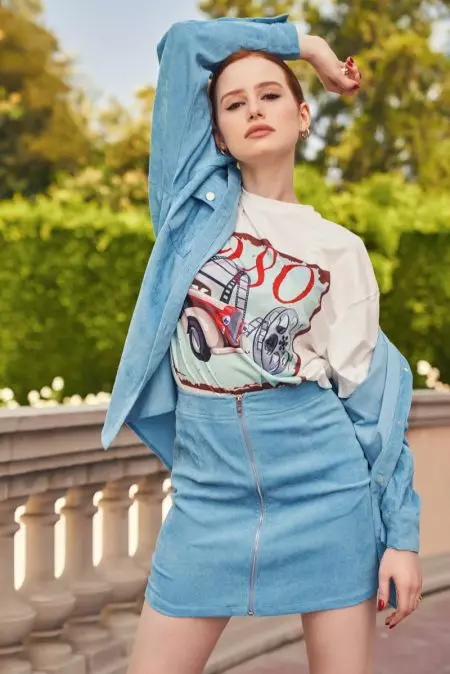 Madelaine Petsch neunggeul Pose dina Gaya Shein