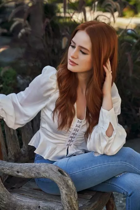 Madelaine Petsch Yakubise Pose muburyo bwa Shein