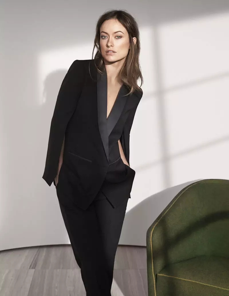 Olivia Wilde lleva un mono negro Conscious de H&M.