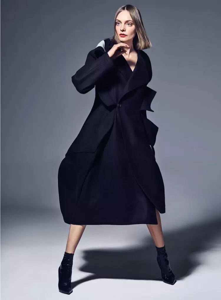 ජර්මනියේ Harper's Bazaar සඳහා Nimue Smit Models All Black පෙනුම