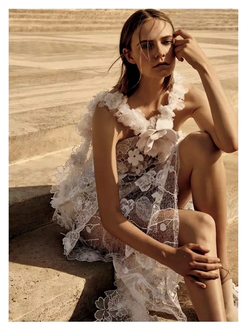 Charms Nimue Smit en Fendi Haute Couture pour Hong Kong Tatler