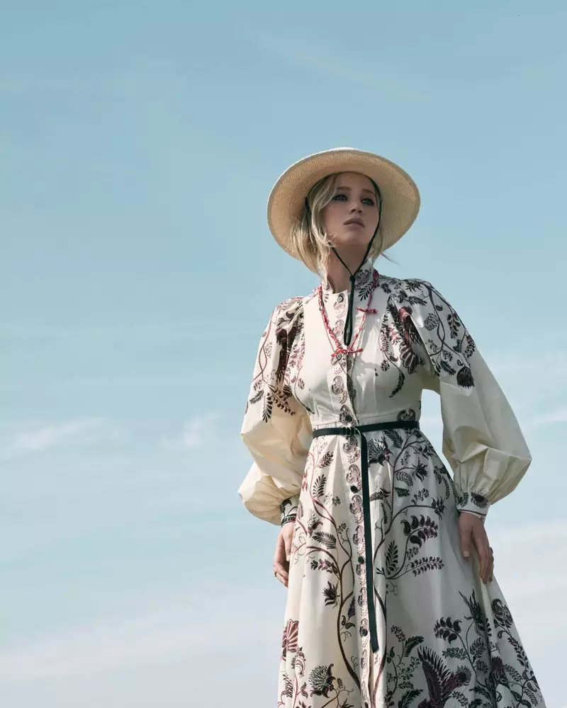 Jennifer Lawrence pózuje v kolekcii rezortu Dior 2018