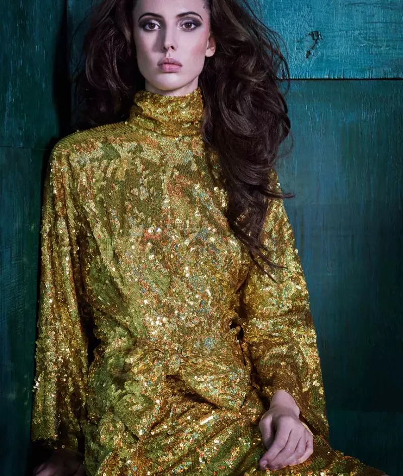 Ruby Aldridge Cemlorot ing Gaya Kuning kanggo Cara Nglampahi