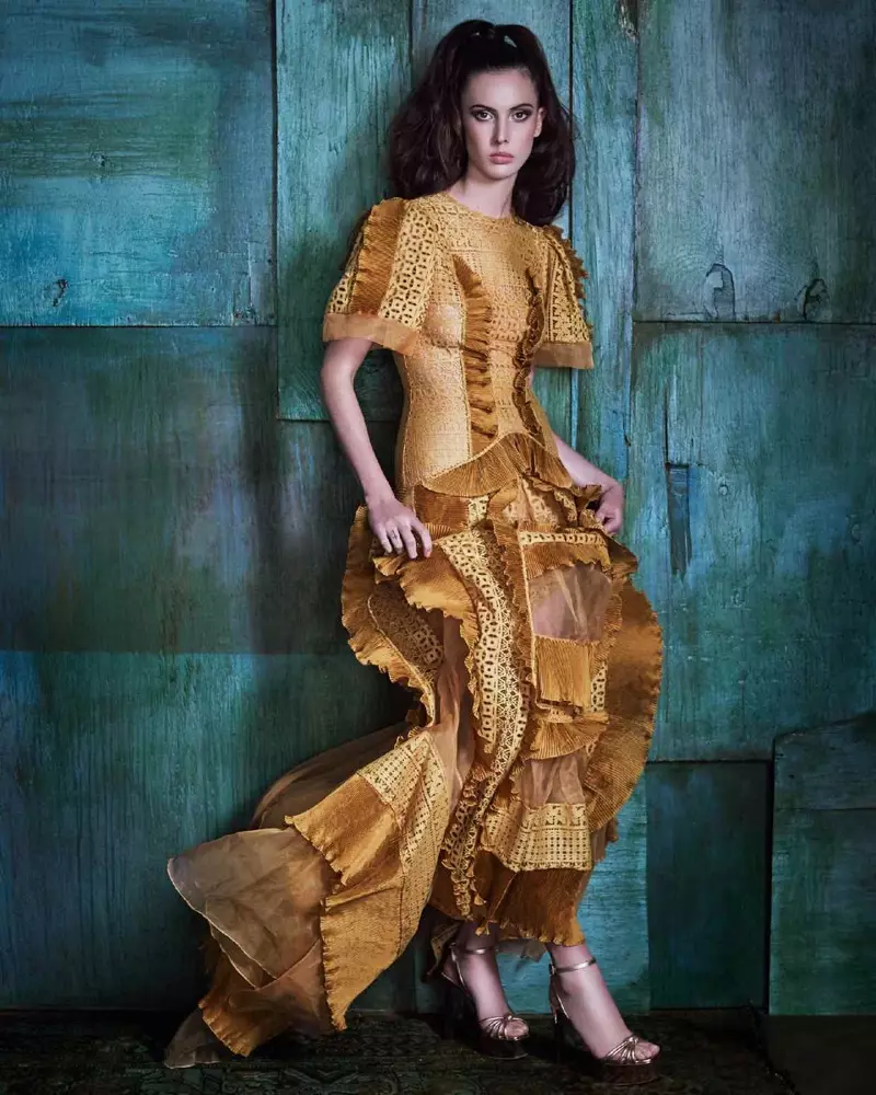 Ruby Aldridge Bersinar dalam Gaya Kuning untuk Cara Menghabiskannya