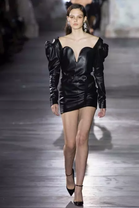 Saint Laurent mécht de Sex Appeal fir Fréijoer 2017 op