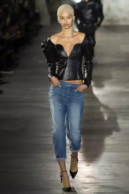 Saint Laurent-ek 2017ko udaberrirako sex-appeal-a piztu du