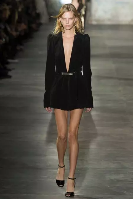 Saint Laurent-ek 2017ko udaberrirako sex-appeal-a piztu du