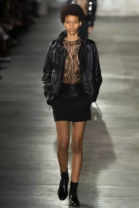 Ipinakita ni Saint Laurent ang Sex Appeal para sa Spring 2017