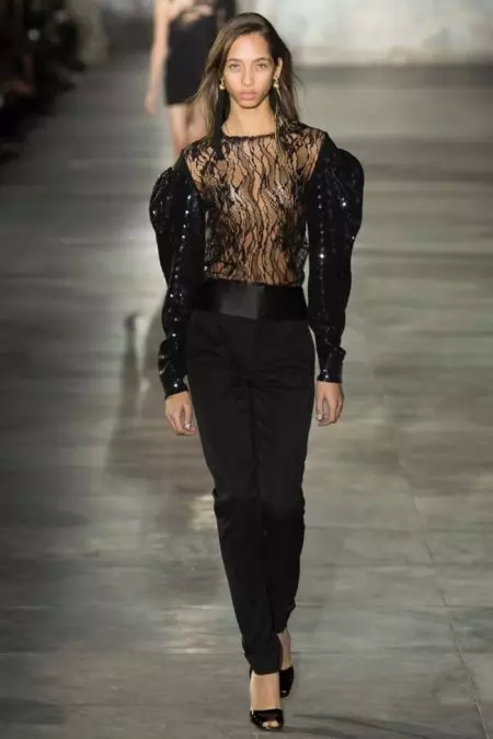 Saint Laurent-ek 2017ko udaberrirako sex-appeal-a piztu du