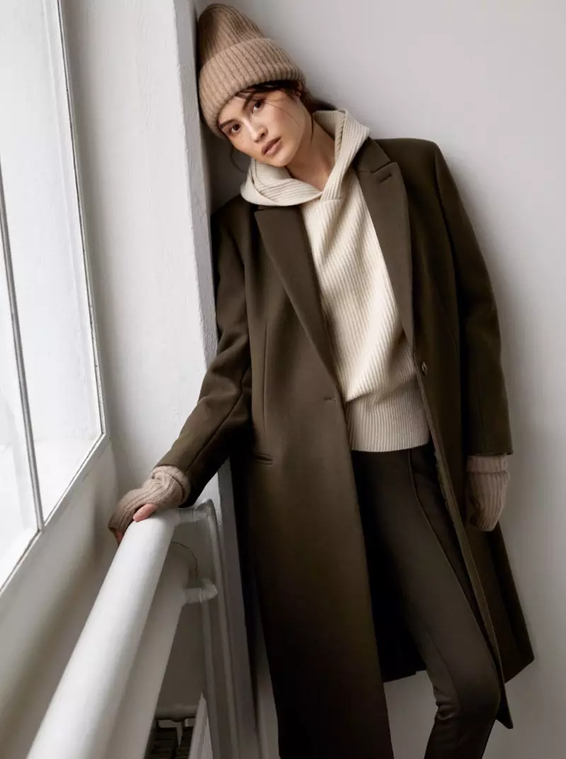 Sui He نے H&M Luxe Layers کے موسم خزاں کے موسم سرما کی 2019 لک بک کے لیے پوز کیا۔