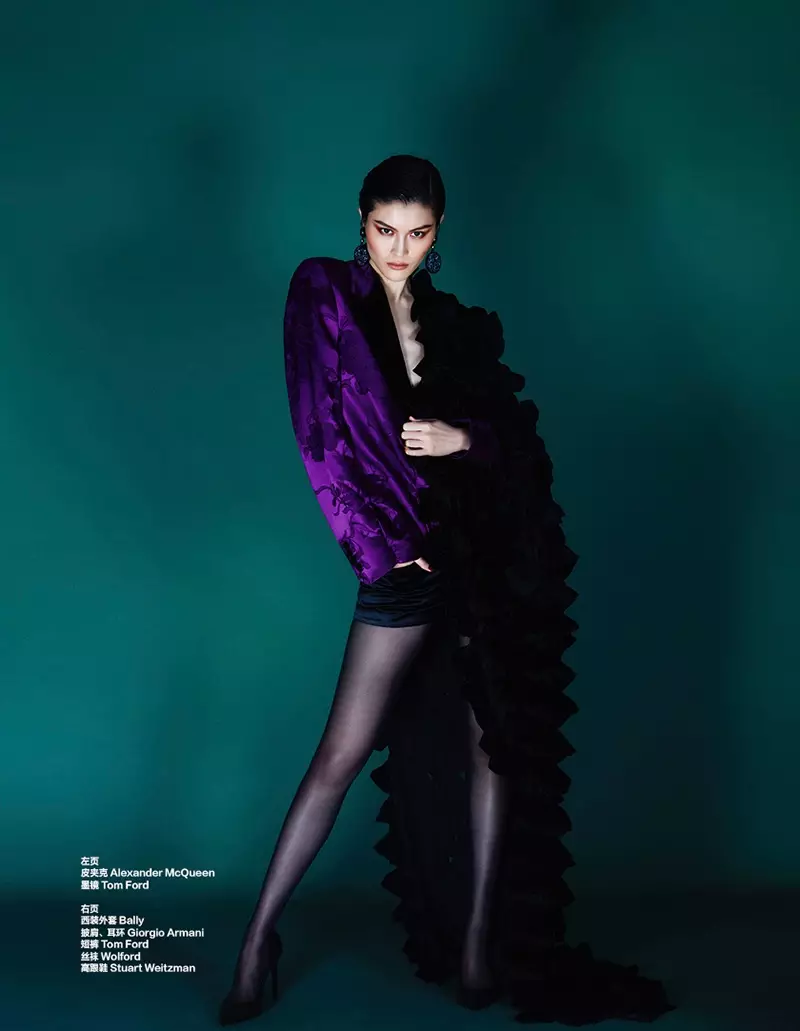 Sui He trägt elegante Winter-Styles bei Harper's Bazaar China