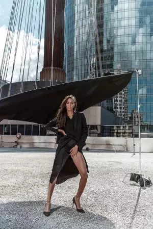 Joan Smalls dela za BAZAAR Australia Story avtorice Margaret Zhang