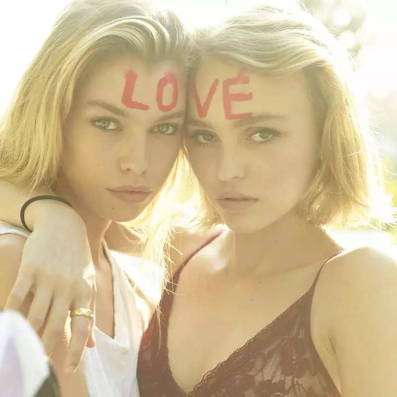 ဩဂုတ်လ 2015 - LOVE မဂ္ဂဇင်းအတွက် Stella Maxwell နှင့် Lily-Rose Depp။ ဓာတ်ပုံ- David Mushegain