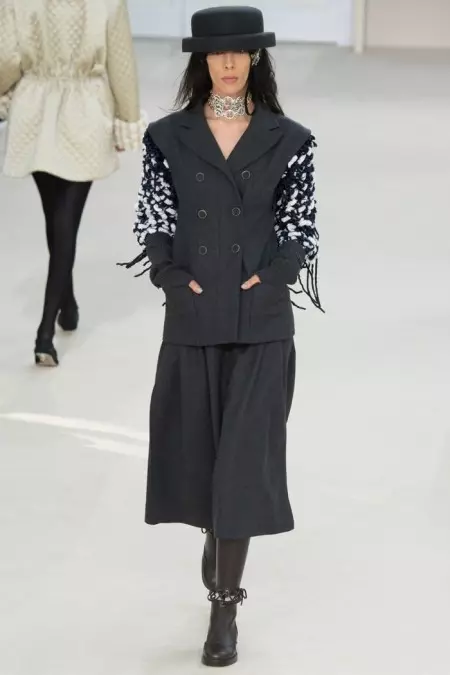 Chanel Fall 2016 | ပဲရစ်ဖက်ရှင်ရက်သတ္တပတ်