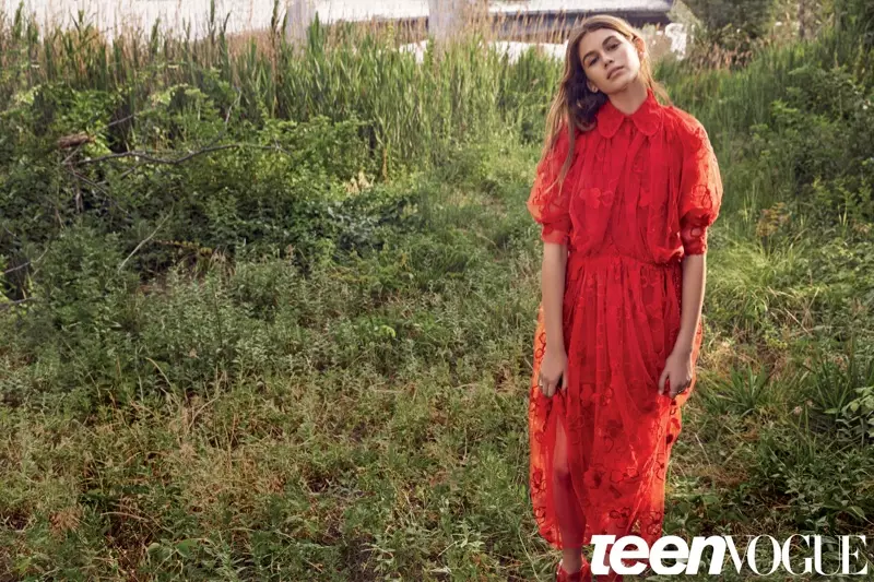 Kaia Gerber gbara egwu na mbipụta Septemba nke Teen Vogue