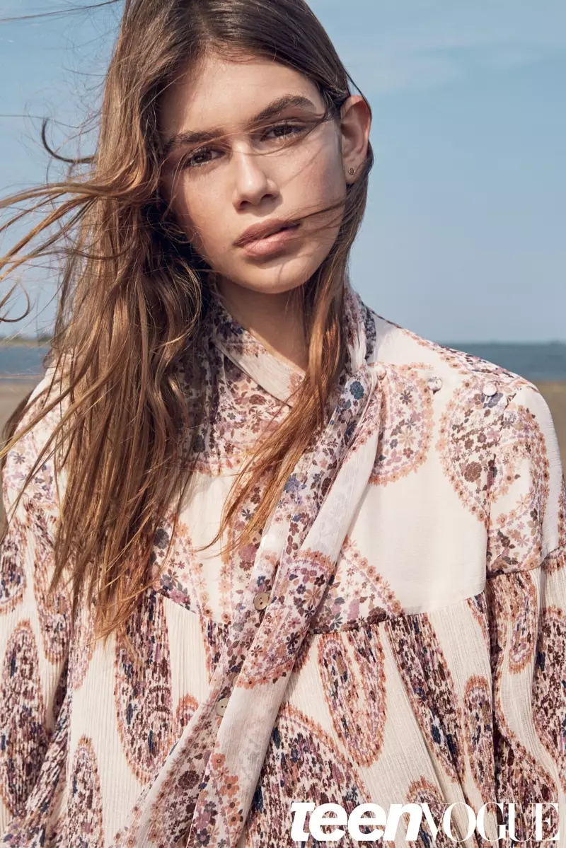 Kaia Gerber poséiert an Dreamy Looks fir Teen Vogue