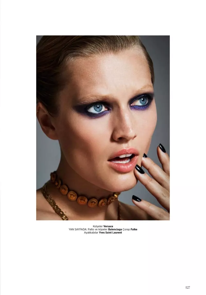 Toni Garrn Strikes a Pose fir Harper's Bazaar Tierkei