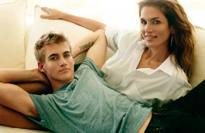 Cindy Crawford poserer sammen med sønnen Presley Gerber