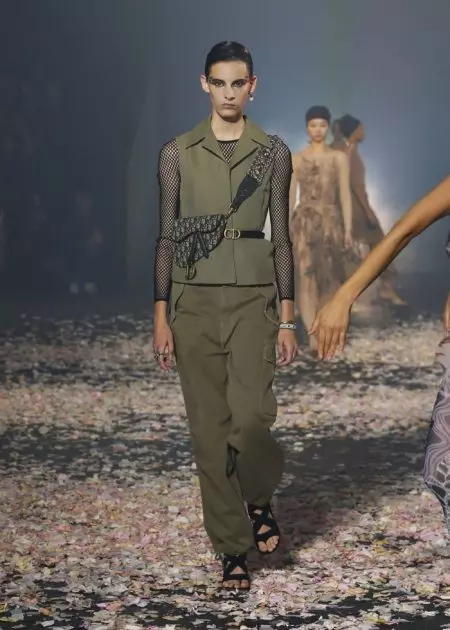 Dior na-eweta egwu na runway maka oge opupu ihe ubi 2019