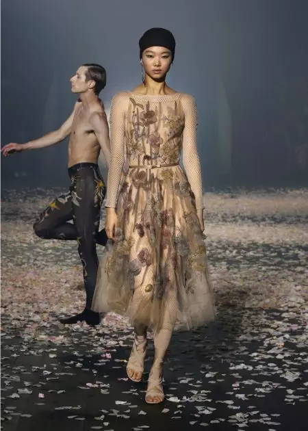 Dior Alportas Dancon al la Startleno por Printempo 2019