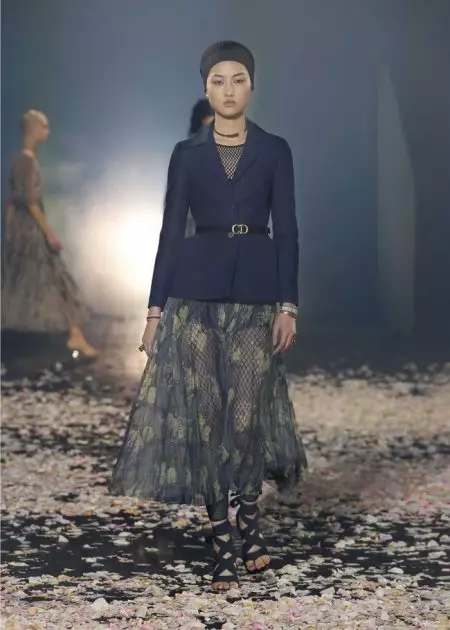 Dior 2019-يىلى باھاردىكى ئۇچۇش يولىغا ئۇسسۇل ئېلىپ كېلىدۇ