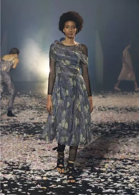 Dior na-eweta egwu na runway maka oge opupu ihe ubi 2019