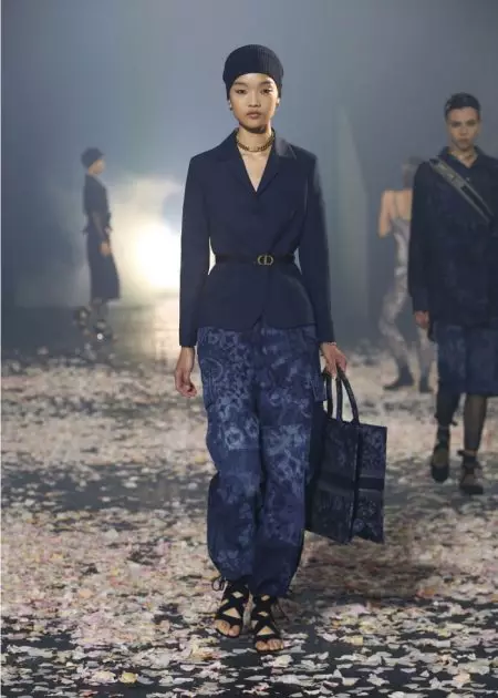 Dior 2019-يىلى باھاردىكى ئۇچۇش يولىغا ئۇسسۇل ئېلىپ كېلىدۇ