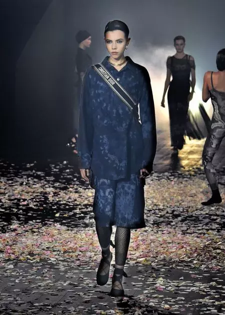 Dior na-eweta egwu na runway maka oge opupu ihe ubi 2019