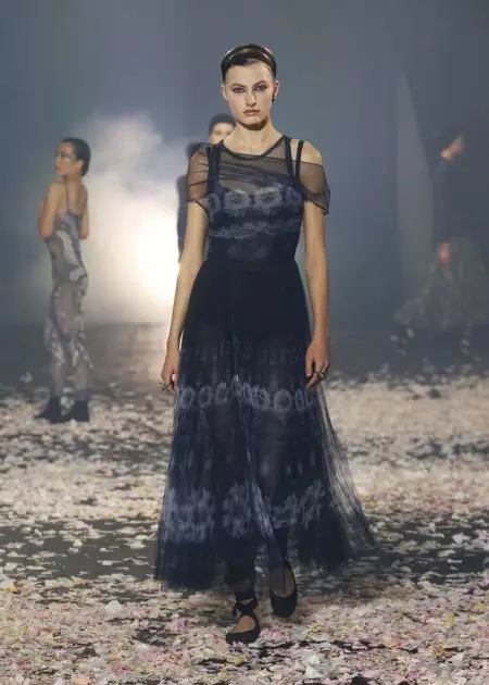 Dior 2019-يىلى باھاردىكى ئۇچۇش يولىغا ئۇسسۇل ئېلىپ كېلىدۇ