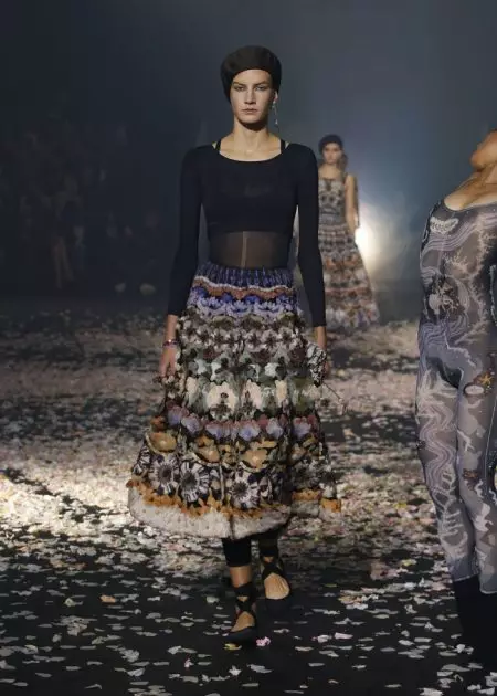 Dior 2019-يىلى باھاردىكى ئۇچۇش يولىغا ئۇسسۇل ئېلىپ كېلىدۇ