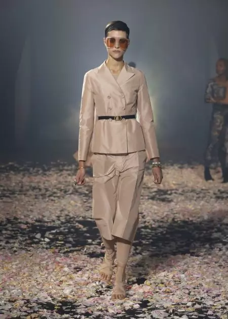 Dior na-eweta egwu na runway maka oge opupu ihe ubi 2019