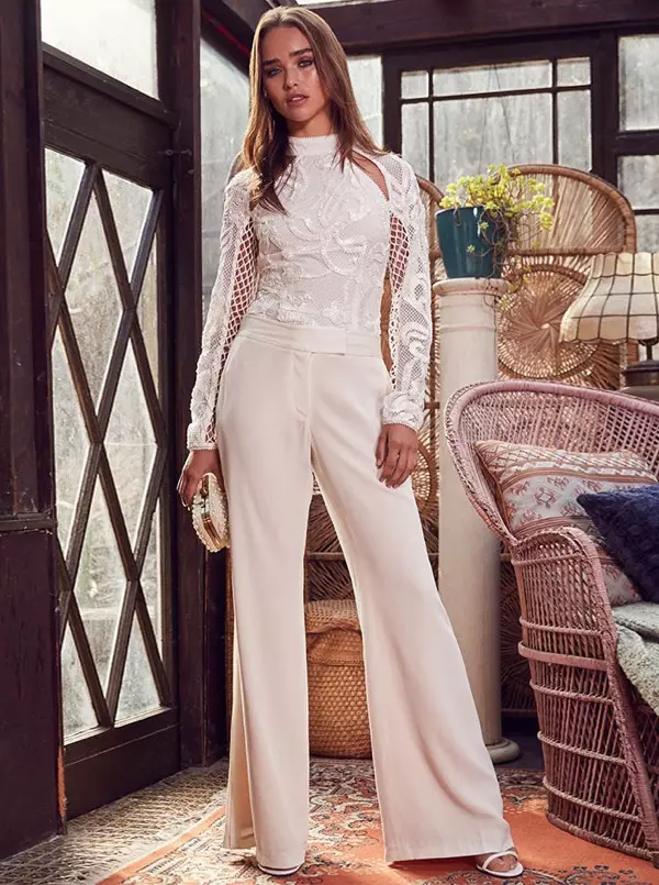 Asilio x REVOLVE Suspicious Intentions Bodysuit, Rachel Zoe x REVOLVE Wide-Leg Pant dan Dari St Xavier x REVOLVE Clutch