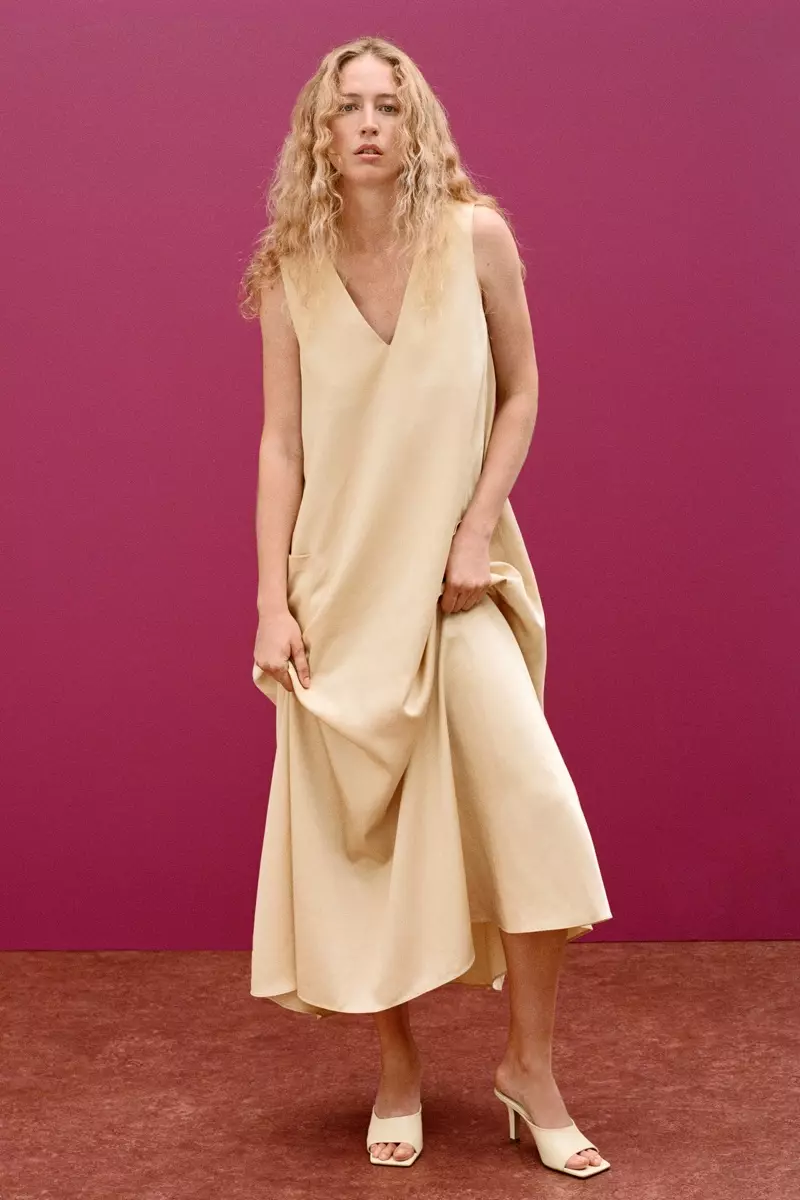 D'Model Raquel Zimmermann poséiert am Zara Join Life Hierscht-Winter 2020 Lookbook.