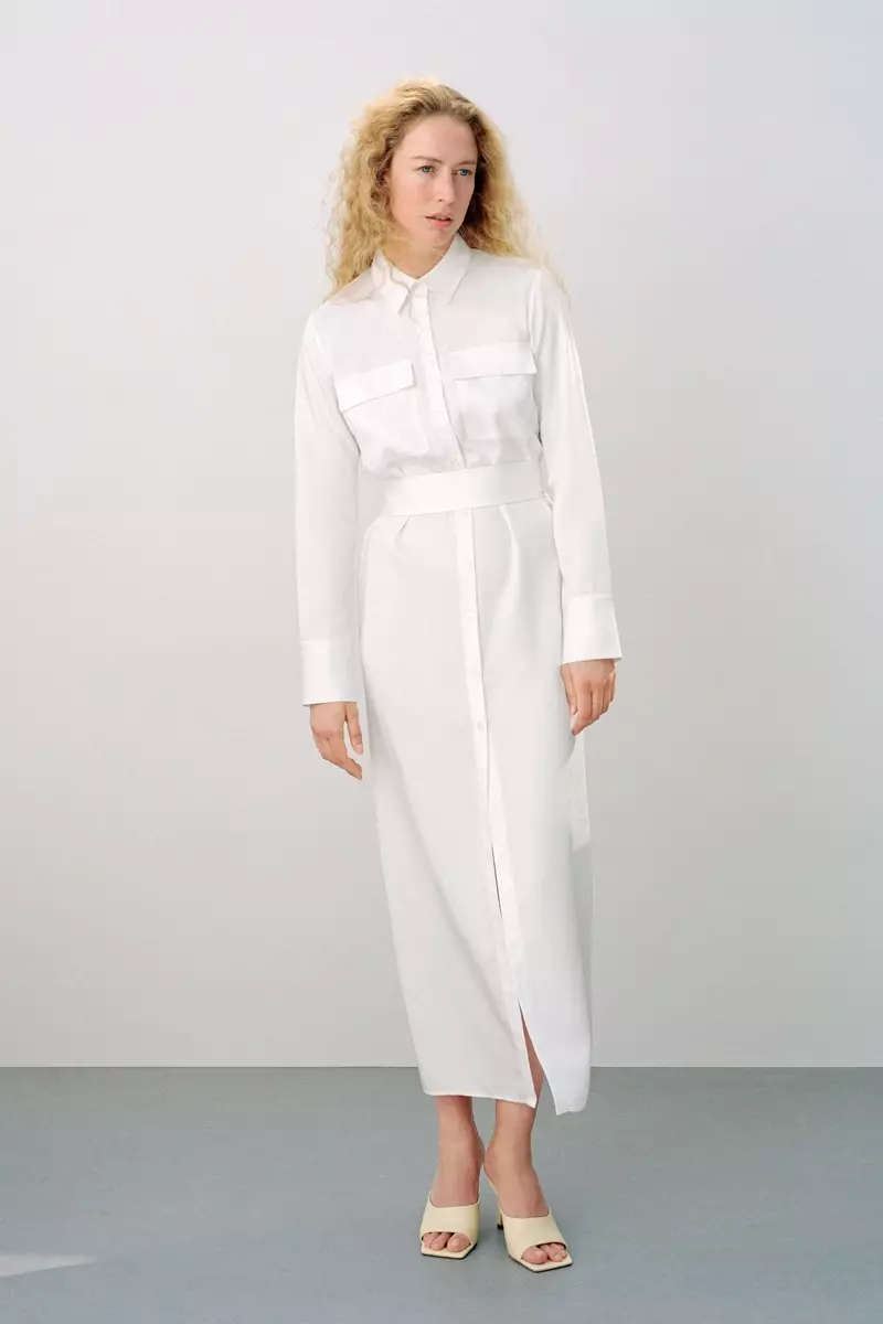D'Model Raquel Zimmermann huet Zara Join Life Gürtelhemd Kleed un.