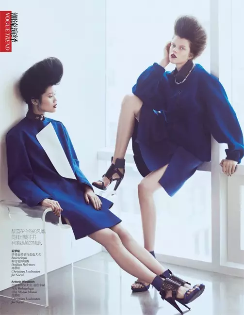 Ming Xi e Antonia Wesseloh Vestíndose con potencia deportiva para Vogue China Novembro de 2012 por Andrew Yee