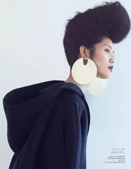 Veshje sportive Ming Xi dhe Antonia Wesseloh për Vogue China Nëntor 2012 nga Andrew Yee
