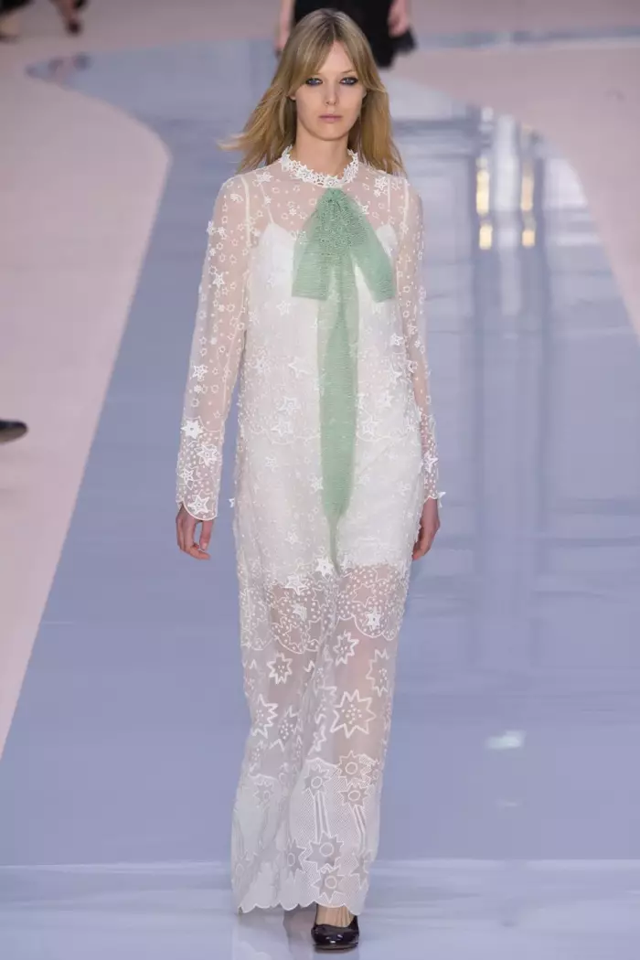 Maxi vestido branco de manga longa con lazo verde da colección Outono-Inverno 2017 de Chloe