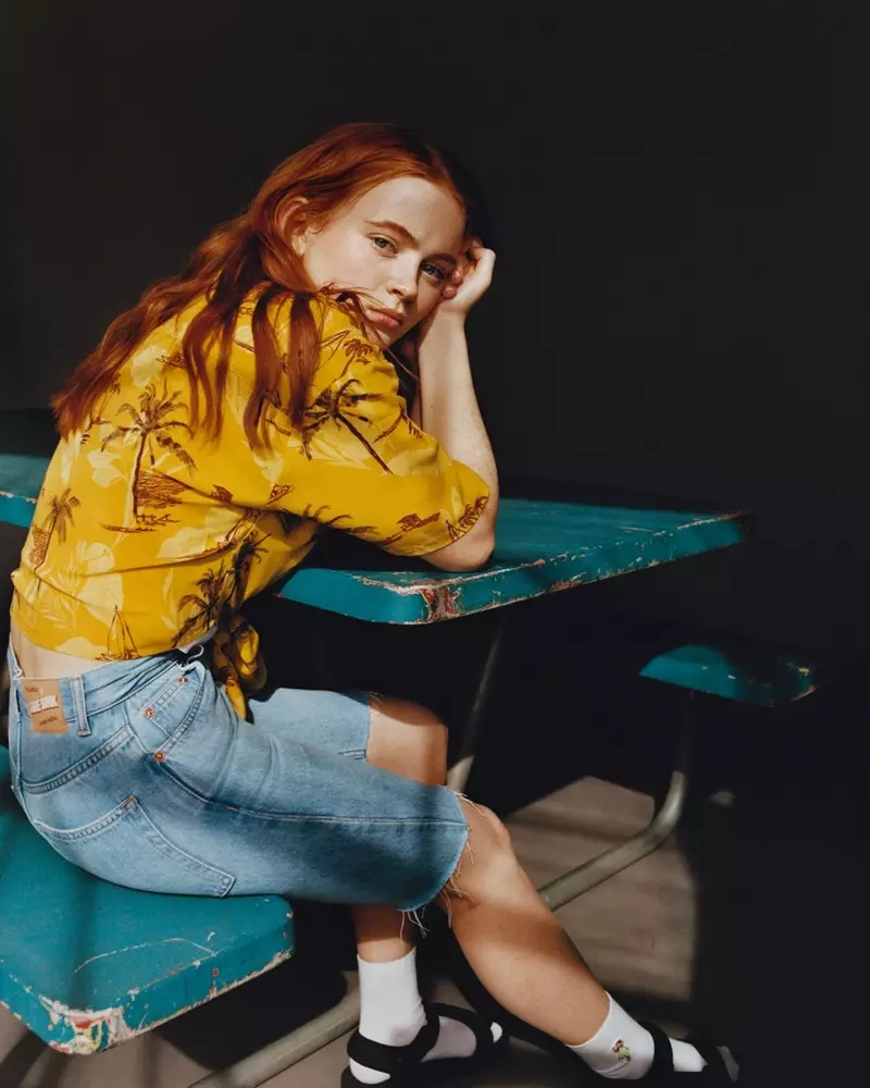 Sadie Sink heldur því afslappað í Pull & Bear samvinnuhönnun