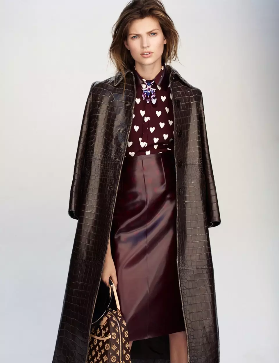 Bette Franke porte des looks d'automne dans le shooting Elle France de Thomas Whiteside