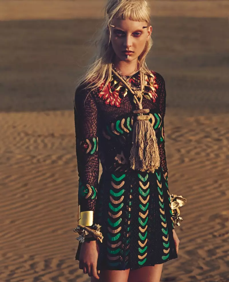 Codie Young is Punk at the Beach vir W Korea deur Philip Riches