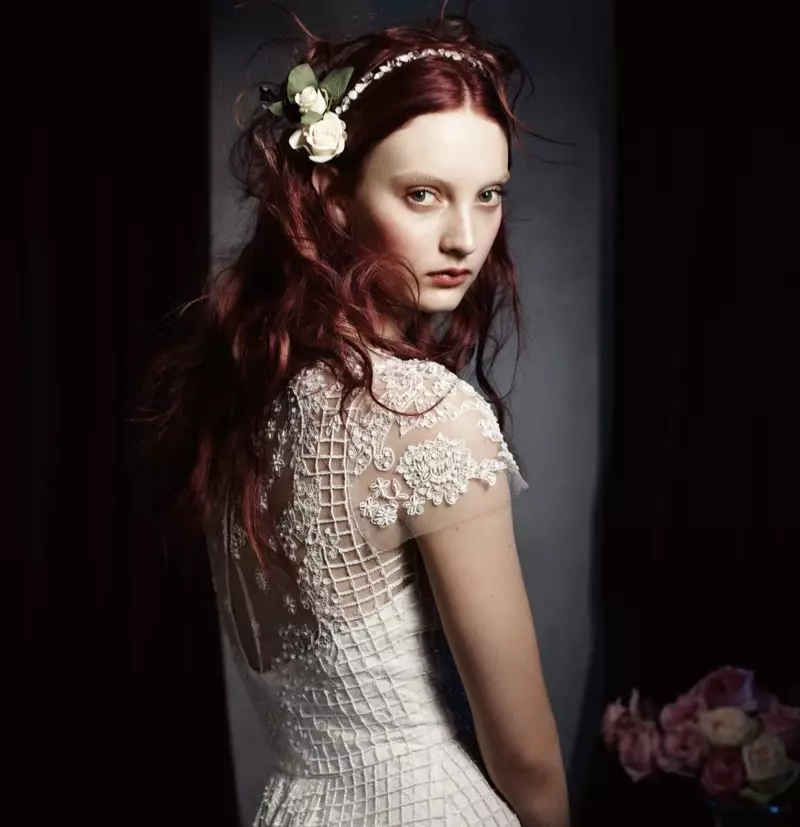 Monique Lhuillier Bridal 2014 ව්‍යාපාරයේ Codie Young Wows