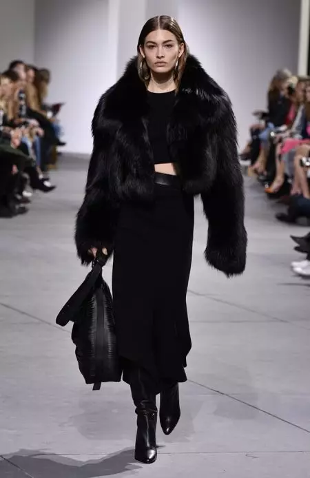 Michael Kors Channels Sensual Strength uban sa Fall 2017 Show