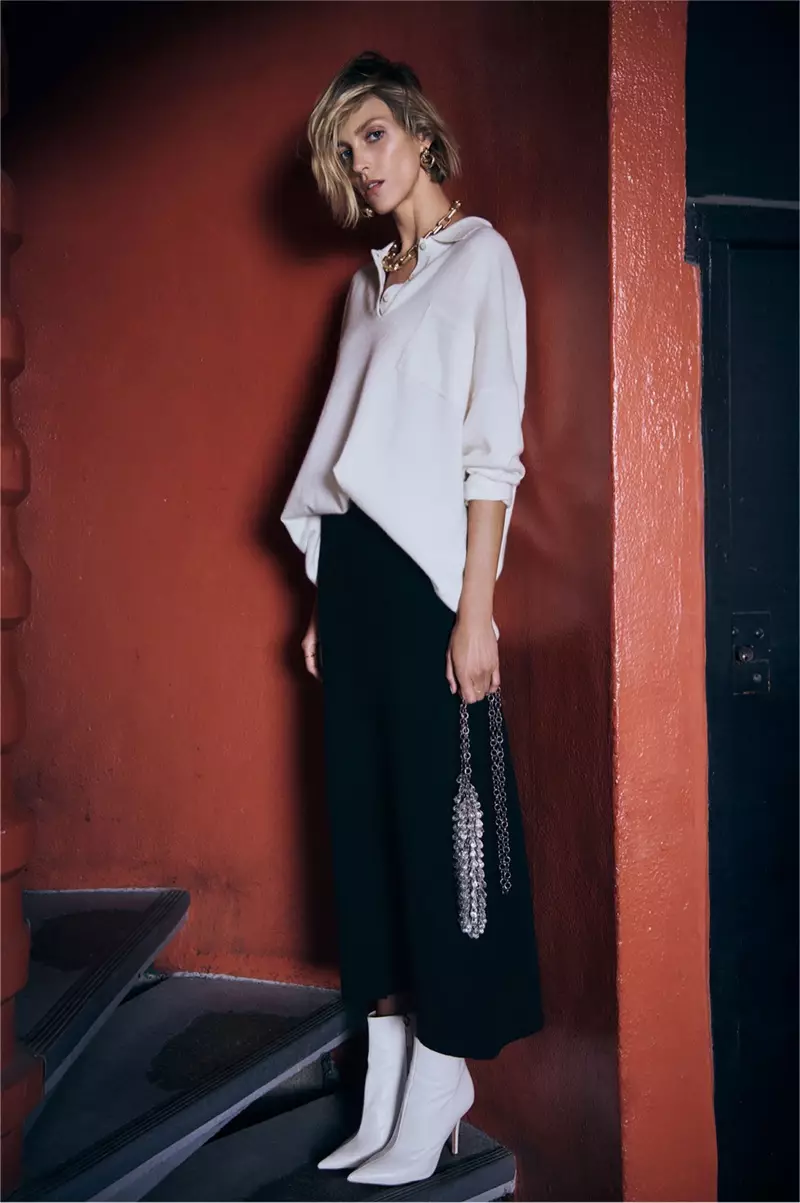 Kaschmir-Polopullover von Zara, schwarzer Strickrock und juwelenbesetzte Minitasche