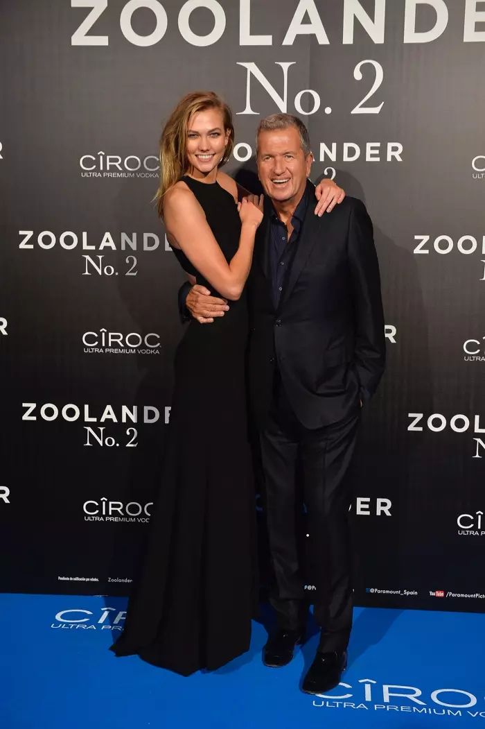 Karlie Kloss ak Mario Testino Madrid, Espay, premye Zoolander 2. Foto: Carlos Alvarez/Getty Images pou Paramount